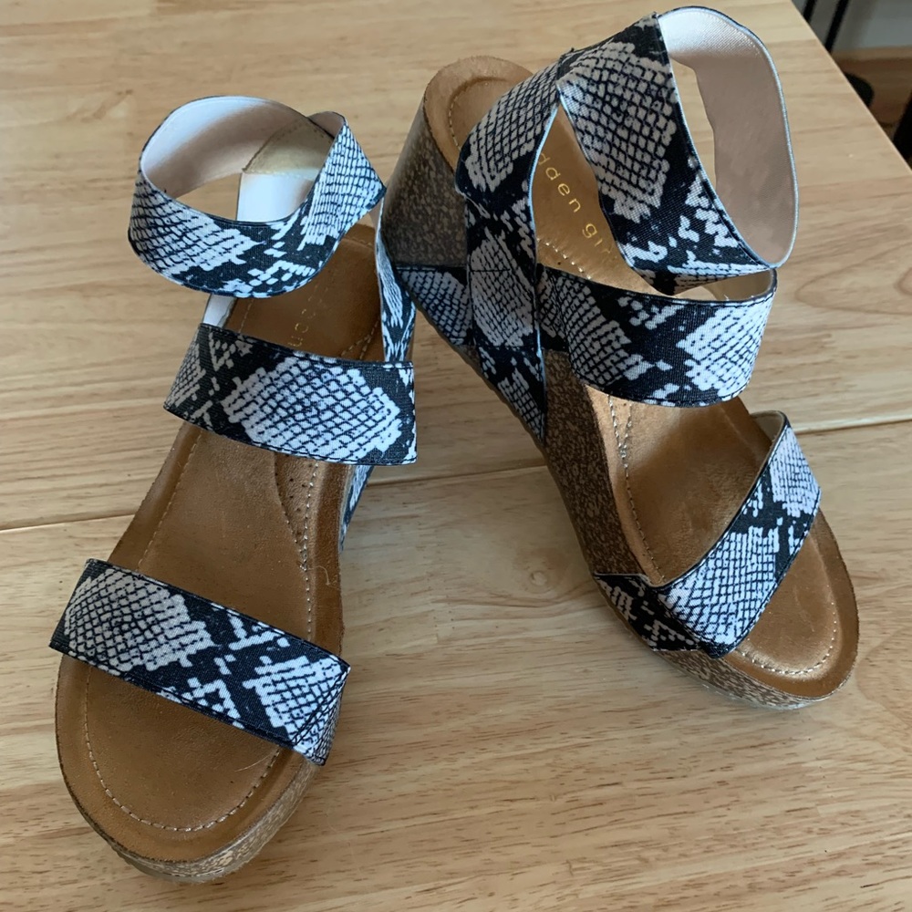 Steve Madden elastic snake look sandals!  Hardly worn! Size 5.5